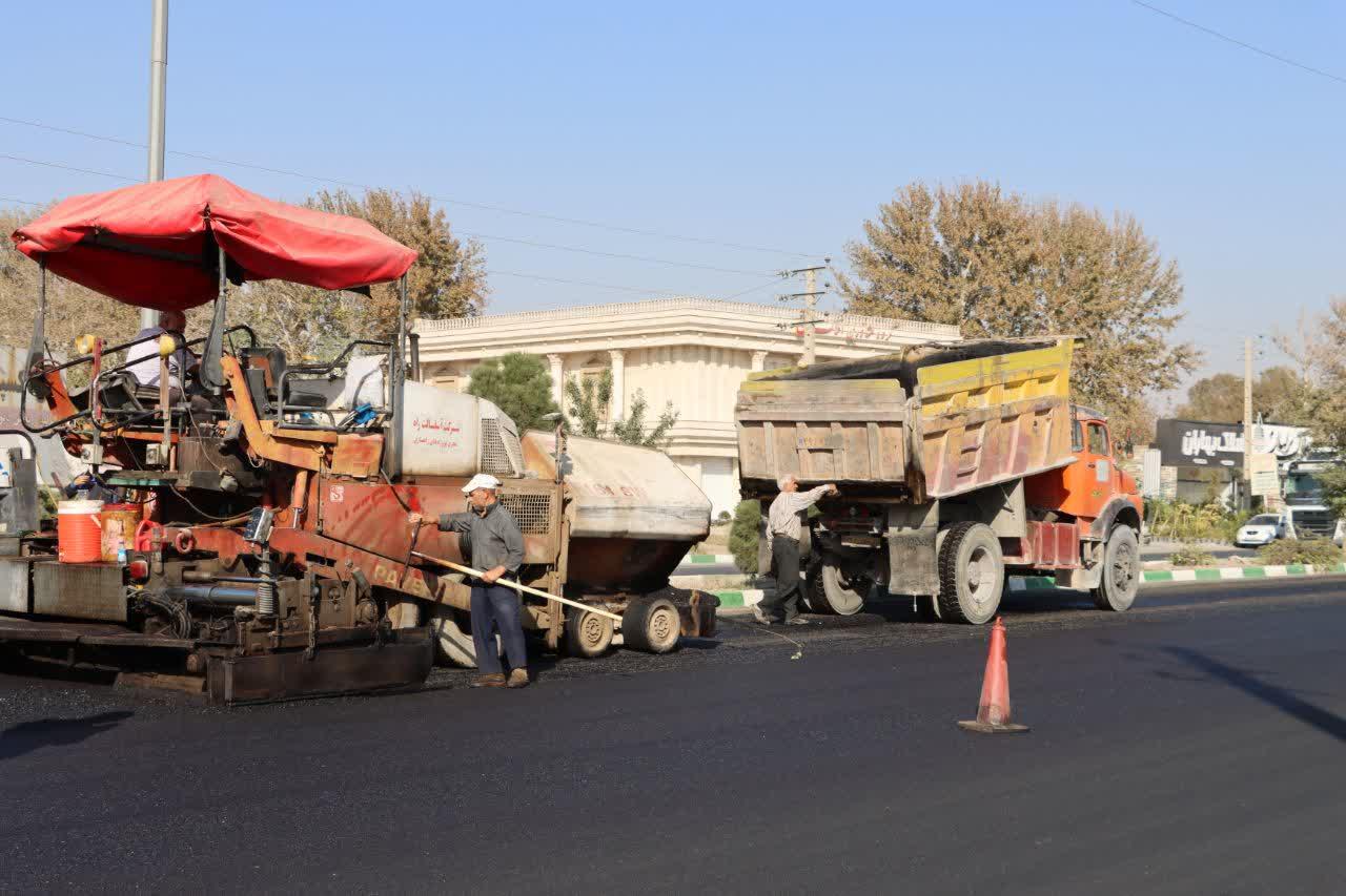 آغاز اجرای آسفالت فاز سوم مسیر ماهدشت به محمدشهر 
